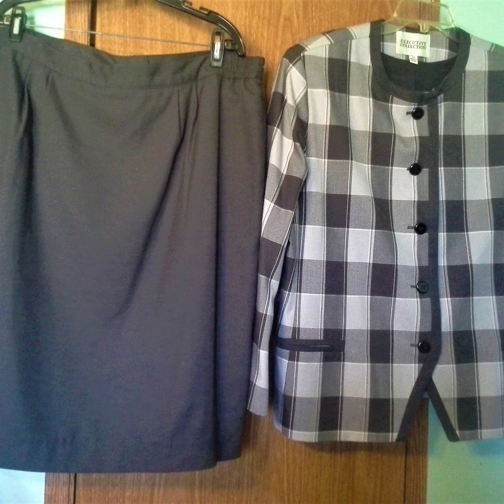 womans skirt outfit  size 22w